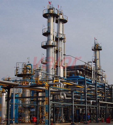 A stripper column using steam stripping to drive off low - boiling components from liquid streams in the pharmaceutical industry.