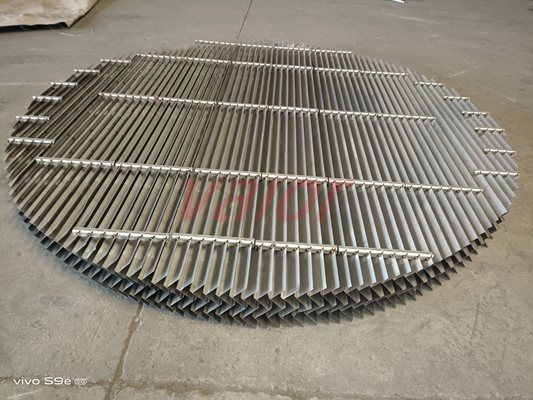 A vane pack with W shape plate and 3 simple hooks.