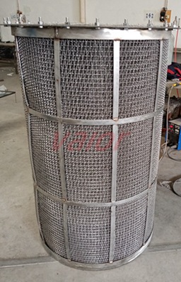 A customized demister like a drum or a big basket.